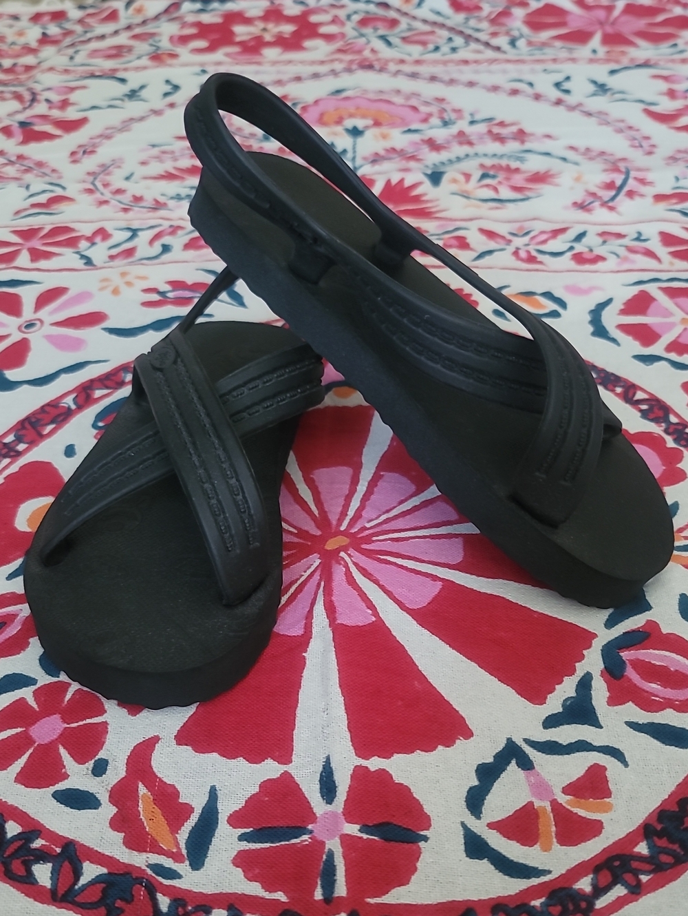 Flojos Sz 8 The Original 101 Cross Band Rubber Black Slingback Sandals Unisex